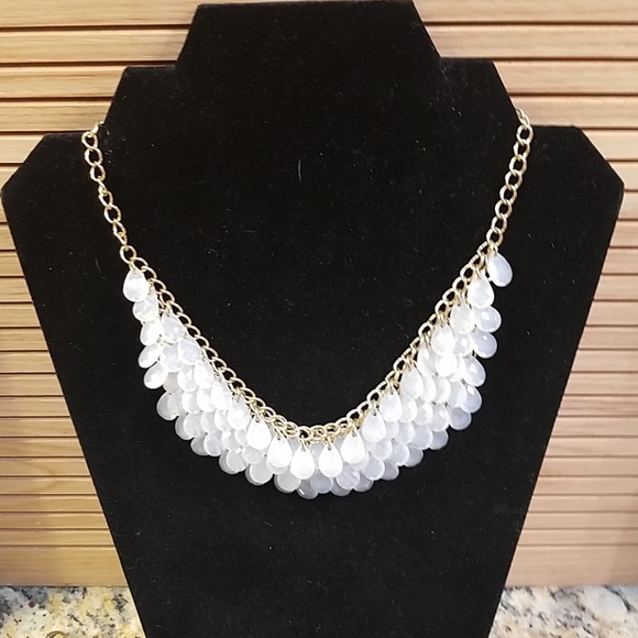 costume Jewelry - Opaque white small teardrop cascade necklace GUC 13” + 3.5” extension
